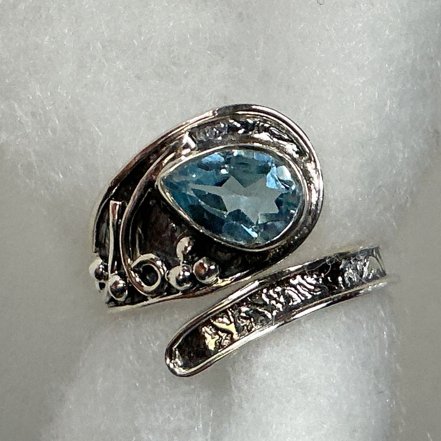 SS0425-Designer Ring : Blue Topaz