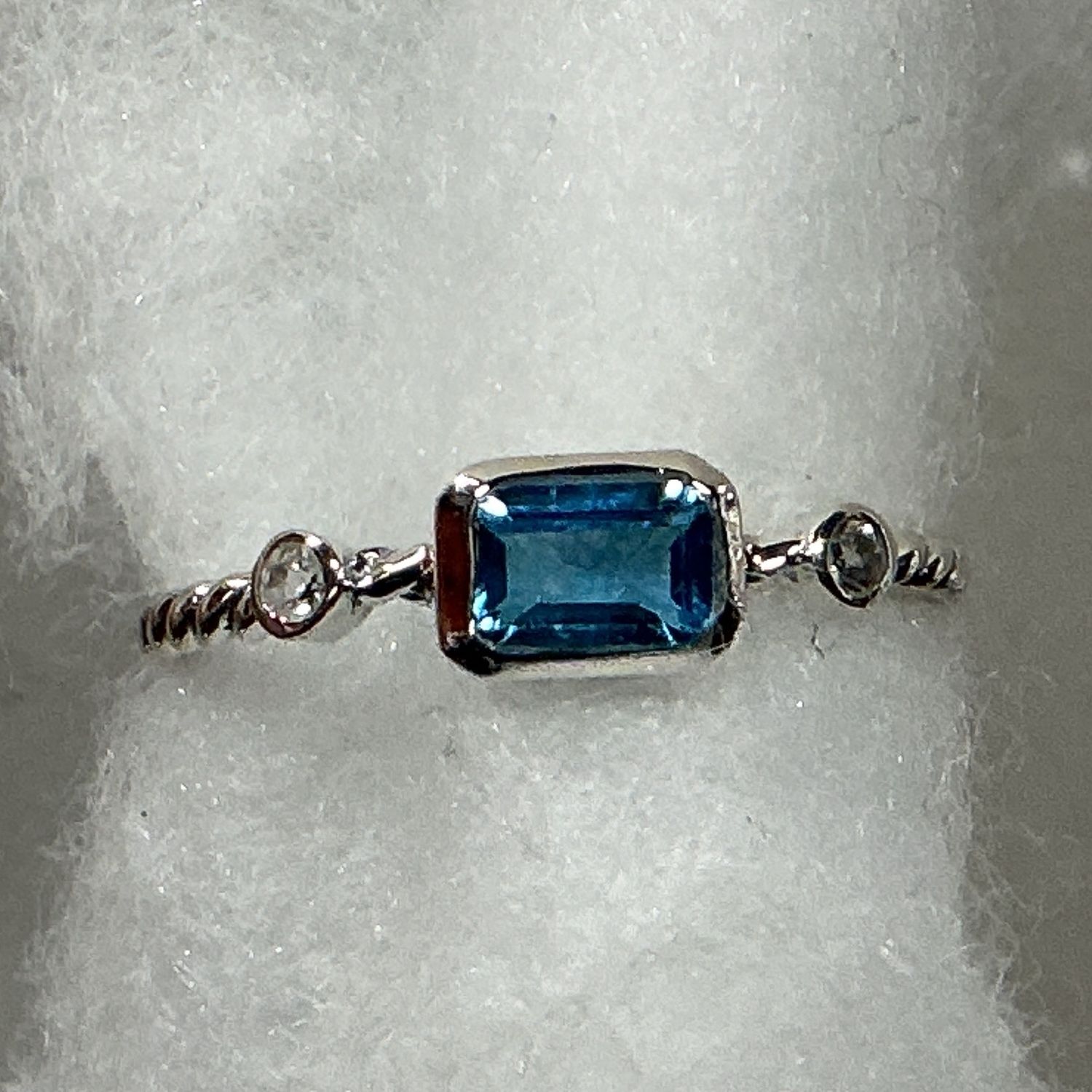 SS0448-Designer Ring : Blue Topaz