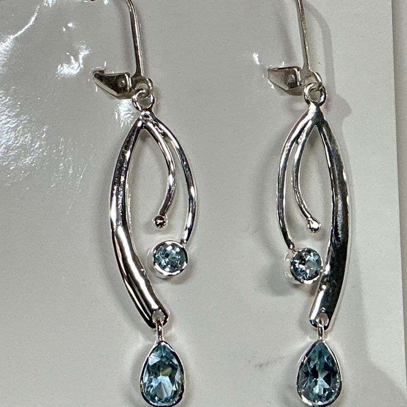 SS0464-Designer Earrings : Blue Topaz