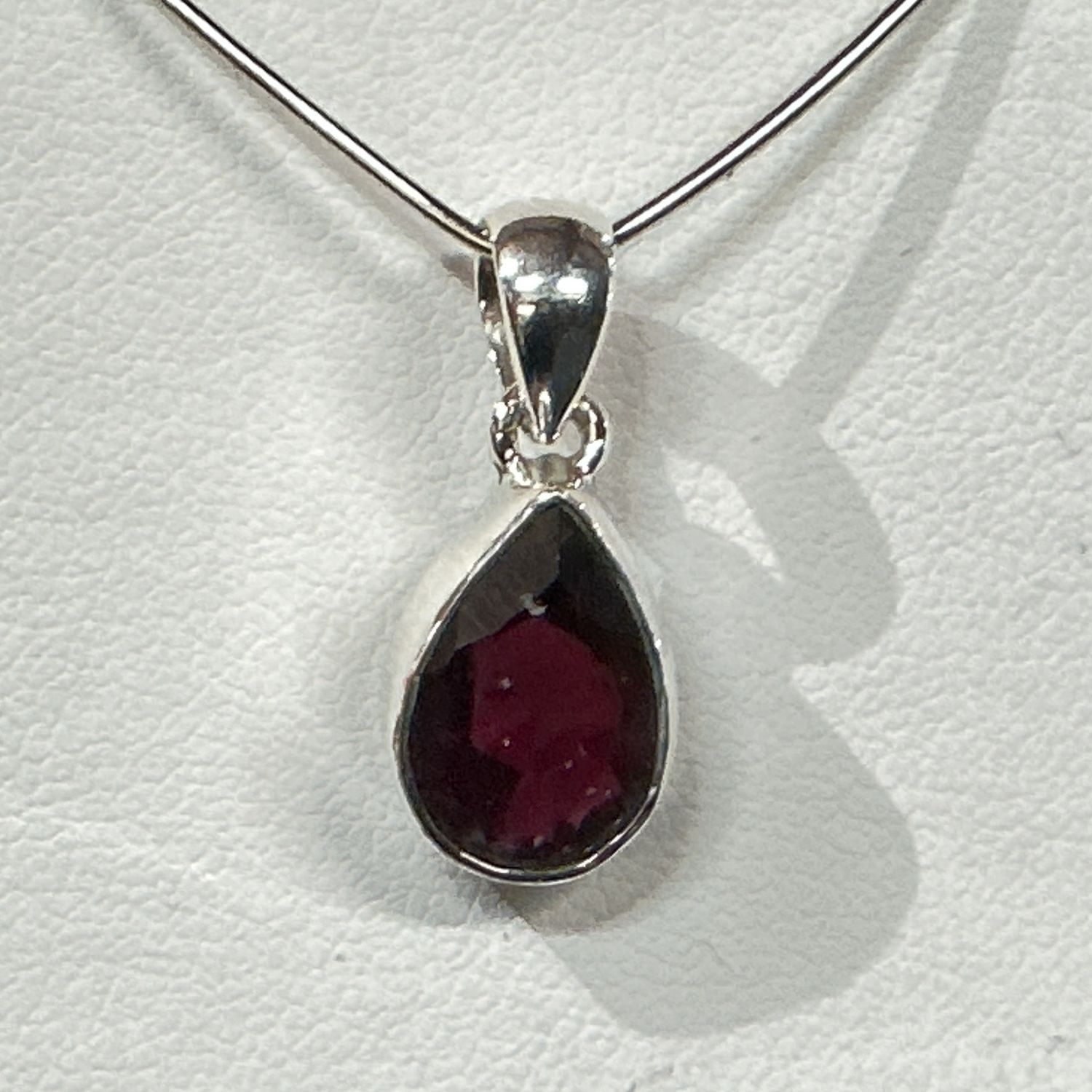 SS0513-Designer Pendant : Garnet