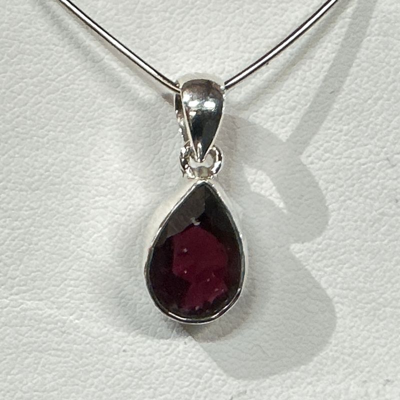 SS0513-Designer Pendant : Garnet