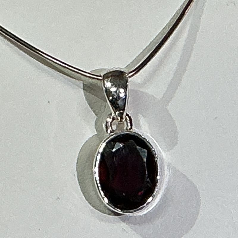 SS0514-Designer Pendant : Garnet