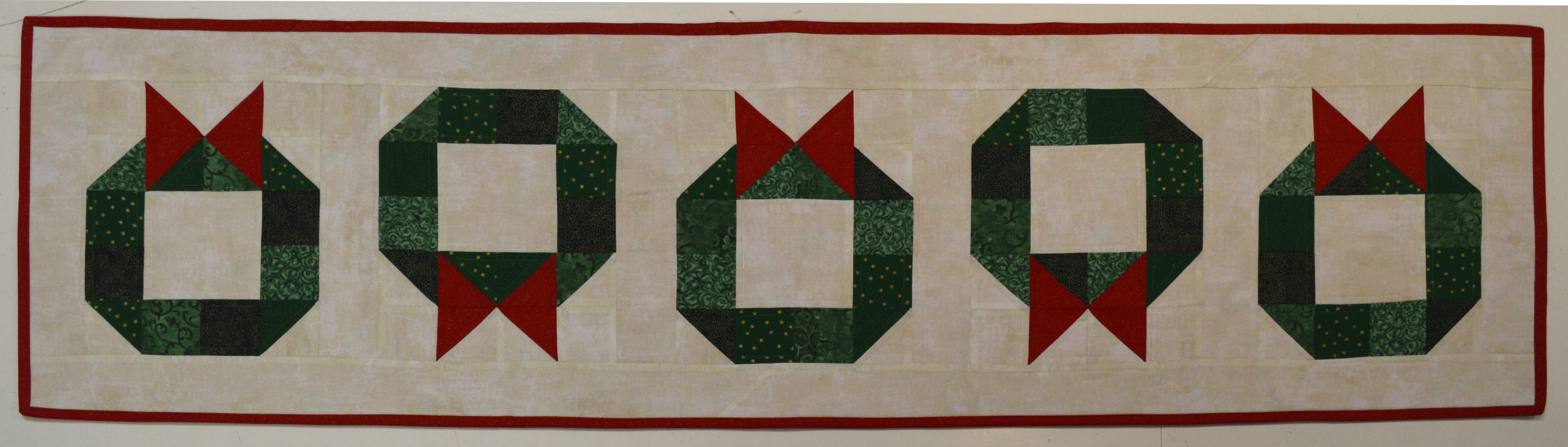 Christmas Wreath Table Runner Pattern - PDF Version 58194