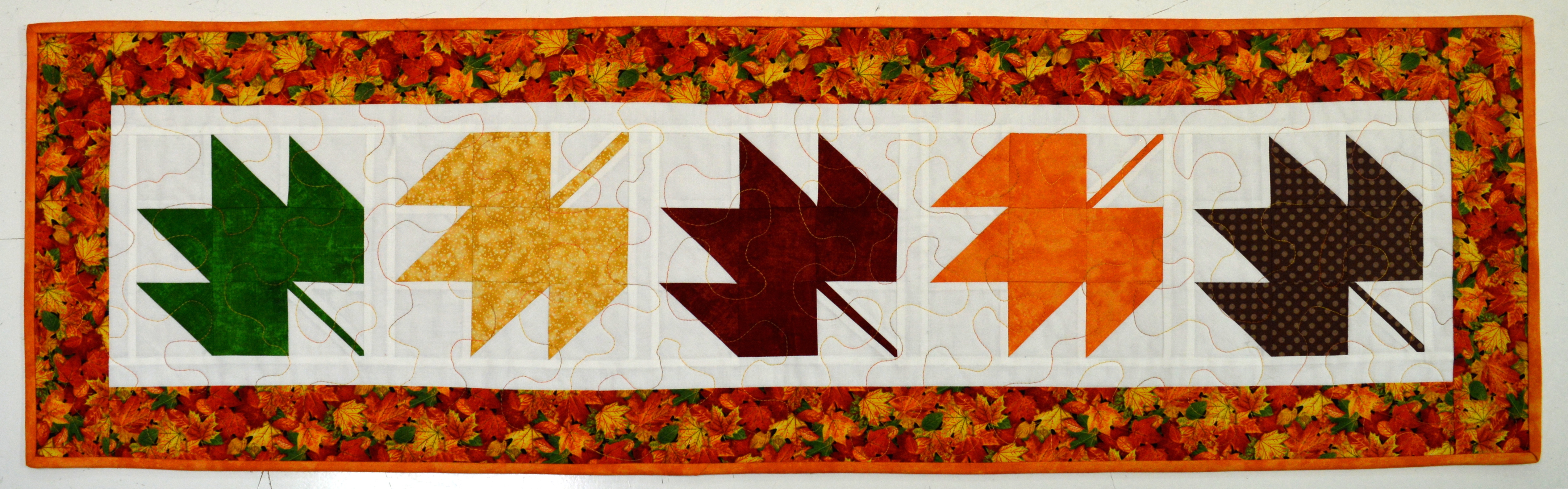 Maple Leaf Table Runner Pattern - PDF Version 58195