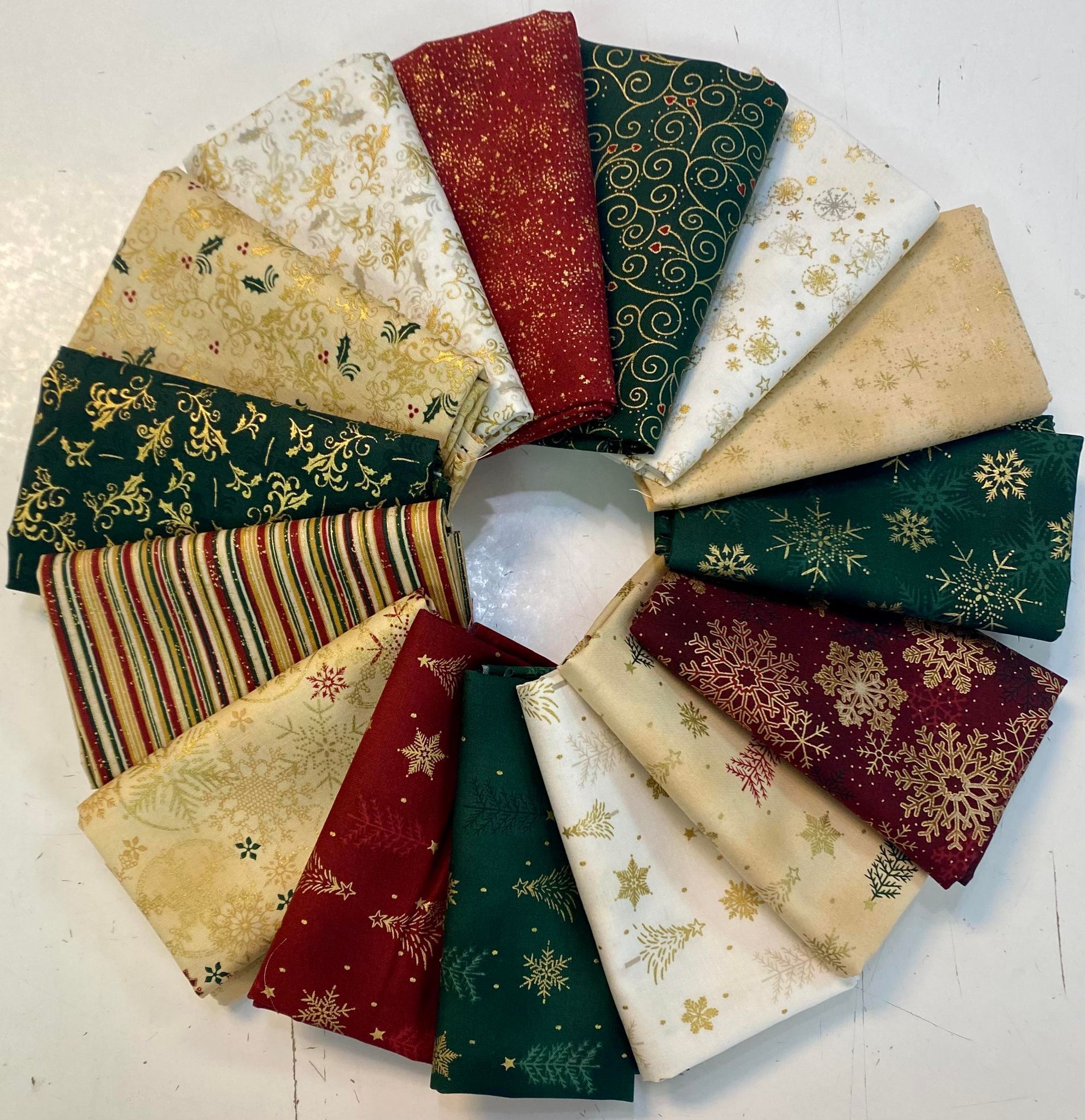 Frosty Snowflake Fat Quarter Bundle - Red/Green/Gold and White 59123