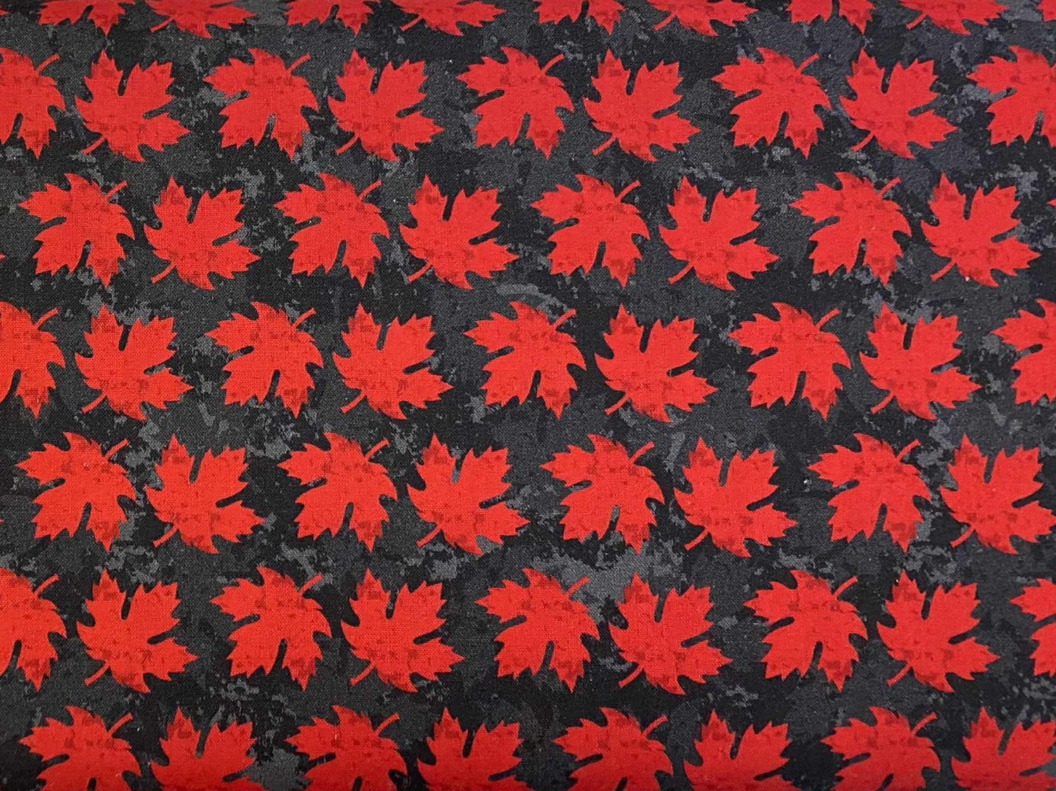 O&#39; Canada - Maple Leaf on Black - 1/2m cut