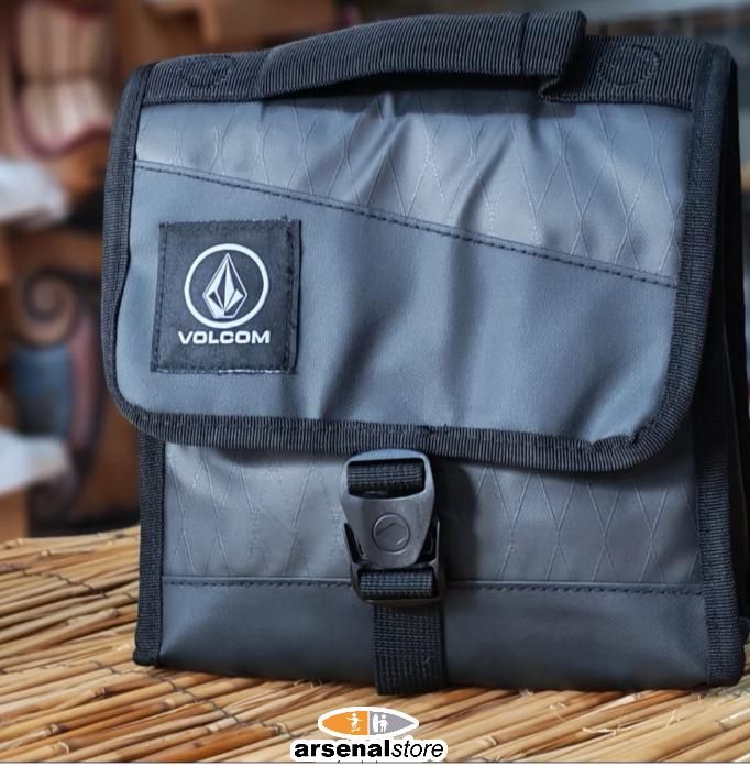 LONCHERA VOLCOM VMXX00YMEGPP1PB BLK 28 LONCHERA VOLCOM VMXX00YMEGPP1PB BLK 28