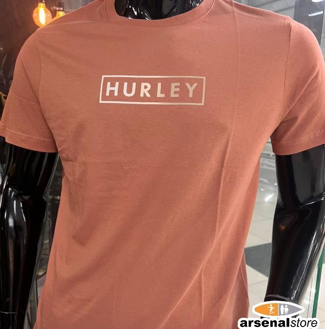CAMISETA HURLEY BOXED LOGO NAR HU-HFA23VMT-07633-214 CAMISETA HURLEY BOXED LOGO NAR HU-HFA23VMT-07633-214