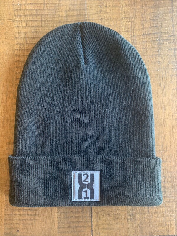 BLACK KNIT CUFFED BEANIE