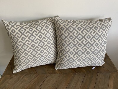 Geometric print scatter cushion