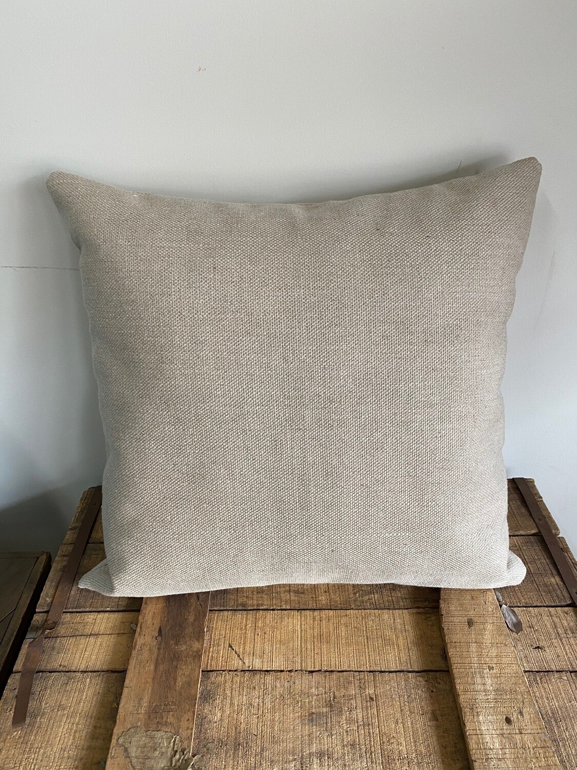 Linen-look outdoor scatter cushion