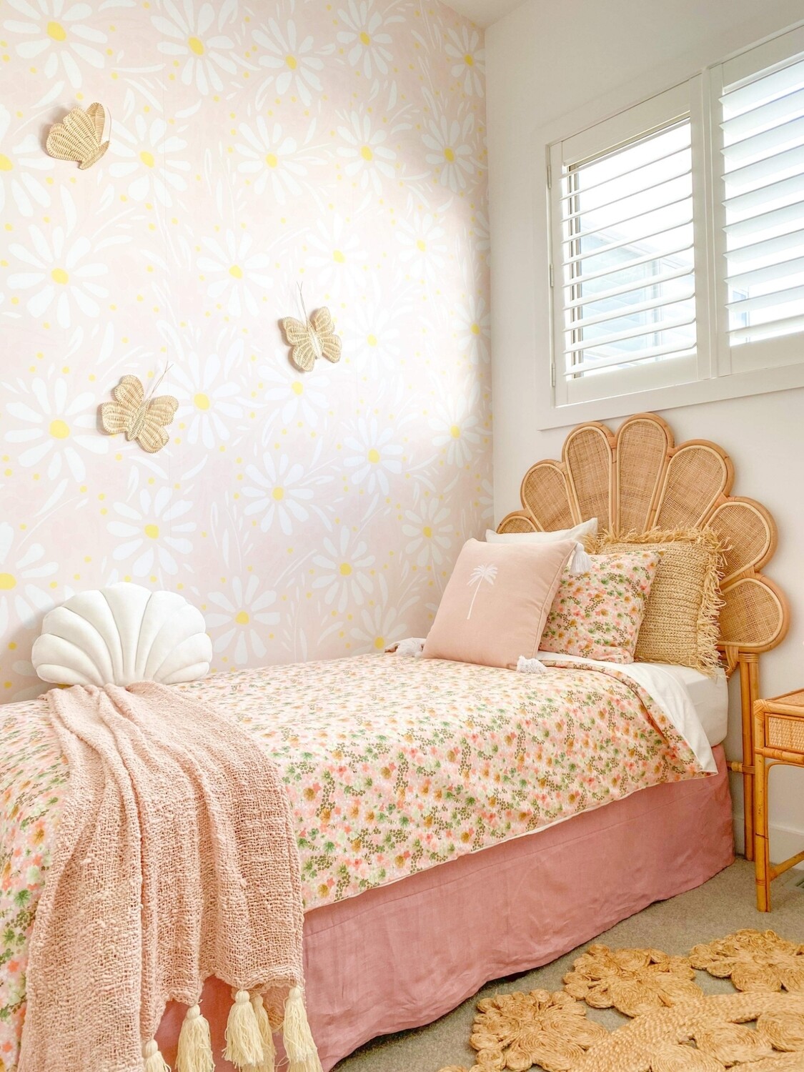 Gracie's Daisies Removable Wallpaper