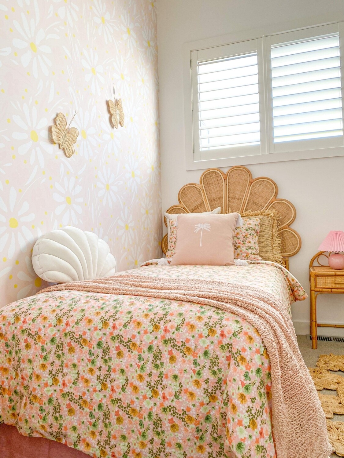Gracie's Daisies Removable Wallpaper