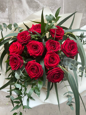 True Love 12 Red Roses