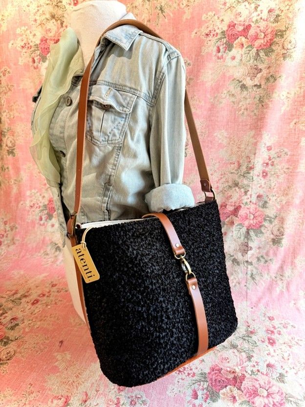 atenti Bella Bucket, Color: Persian Lamb