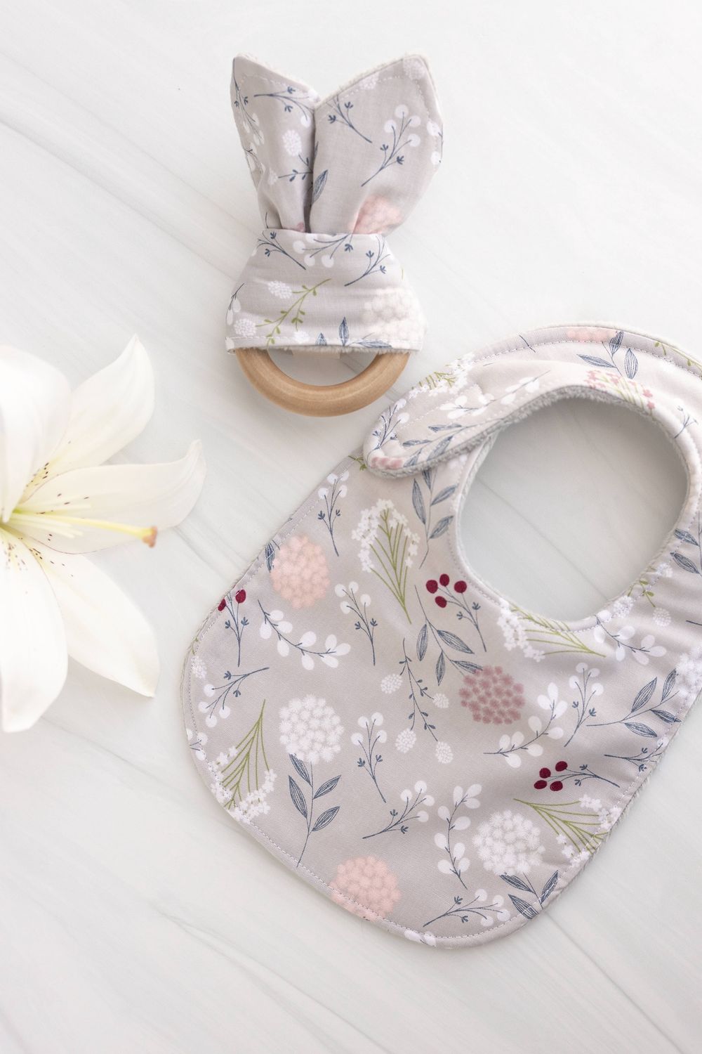 Wildflowers on Grey Bib