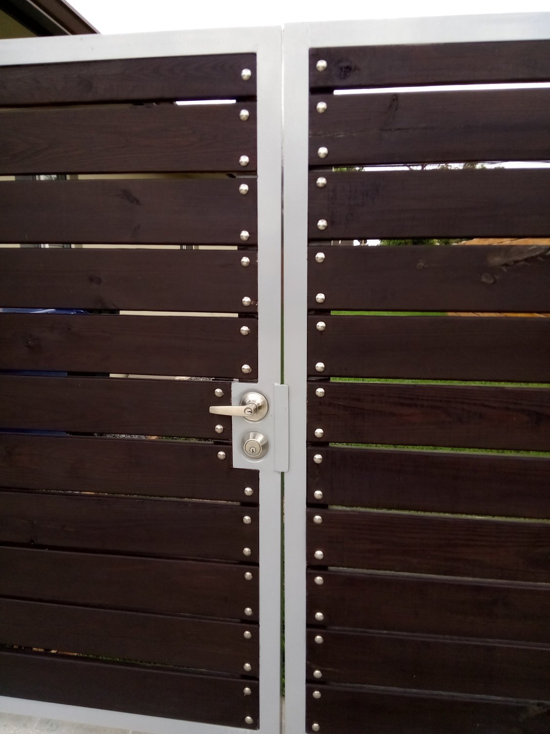 Classy Horizontal + Gate