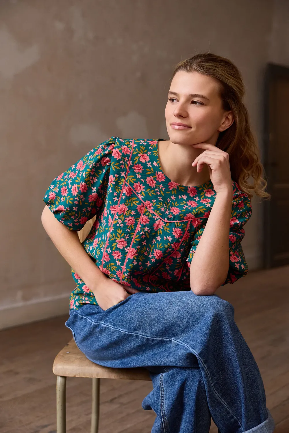 Groen met kleine bloemetjes textuur-viscose -
