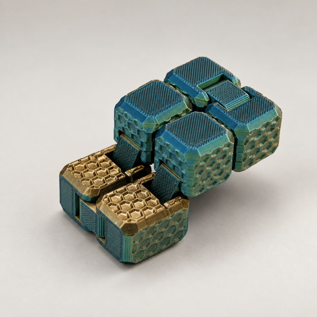 Fidget Cube kostka sensoryczna  – niebiesko-złota