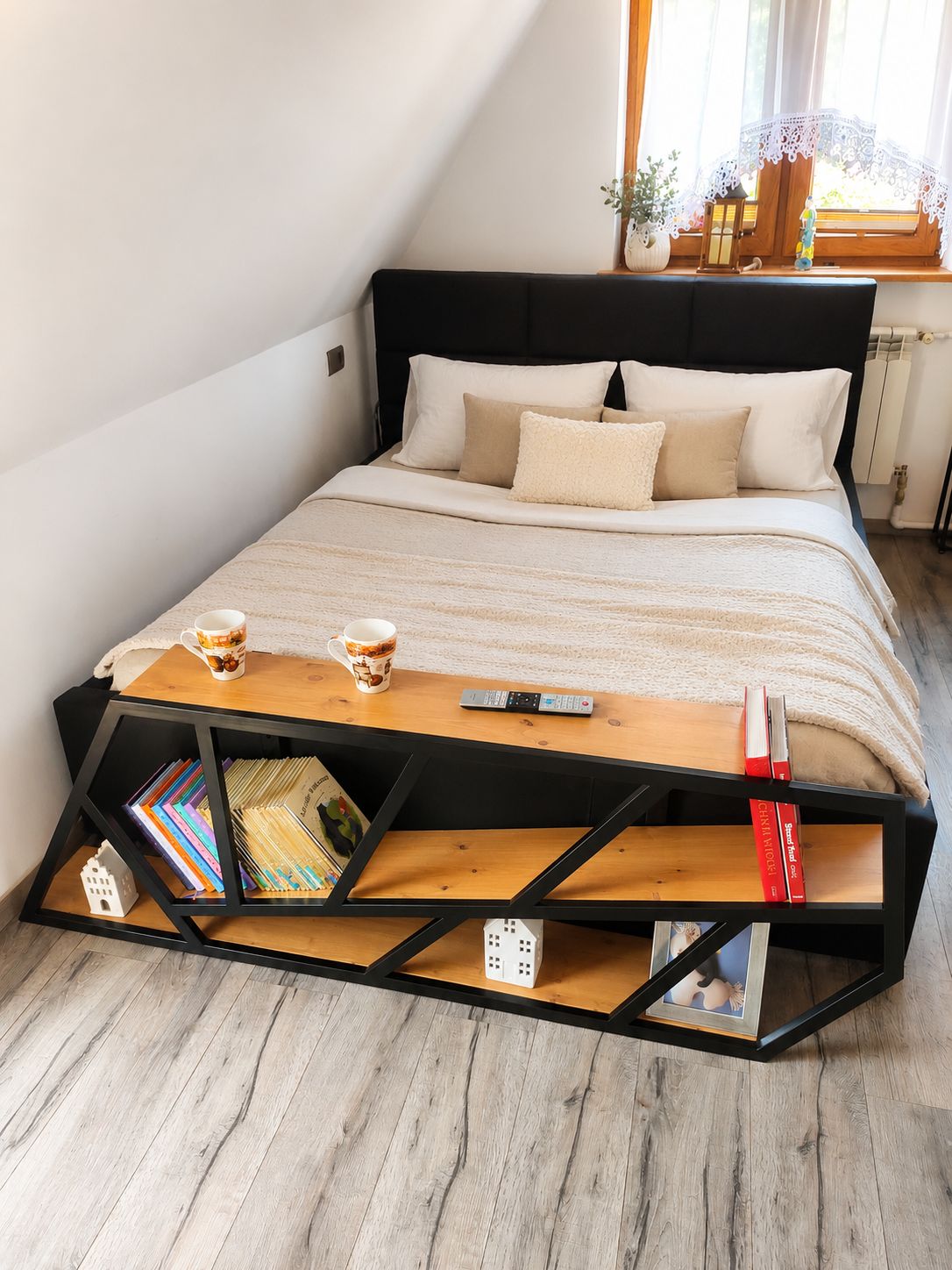 Stolik boczny, półka dostawiana do sofy łóżka – 170 × 60 × 25 cm | FrameLine Loft