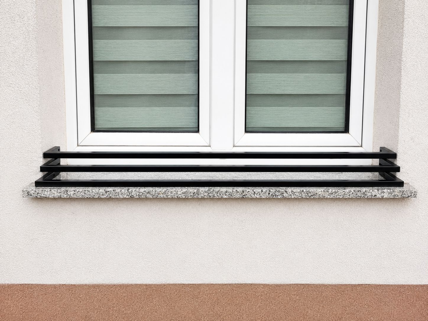 Barierka okienna, kwietnik, płotek stalowy – nowoczesna ochrona i elegancki wygląd TriLine Loft