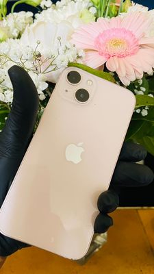 Vitre arrière iPhone Apple 13 après réparation chez LANDPC à Saint-Tropez – Service de remplacement de dos en verre.