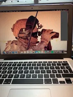 Ecran Macbook 12 pouces Pixellisé sur le cote avec bande