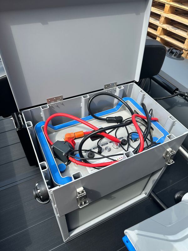Coffre Boat Solution France pour batterie ePropulsion lithium LiFePO4 E-Series E163