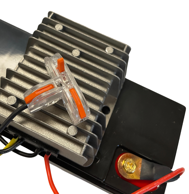 Batterie lithium Lifepo4 12V 30A avec régulateur de tension pour échosondeur Boat Solution France