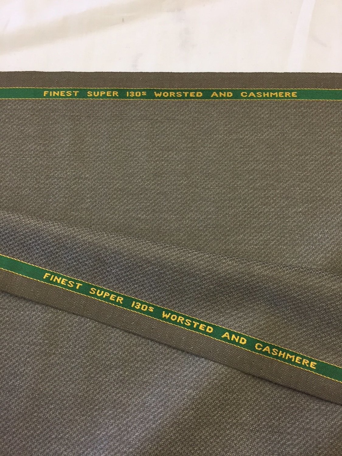 WAIN SHIELL 3.5 metres Brown Super 130/'s Wool /& Cashmere Summer Suit Fabric.