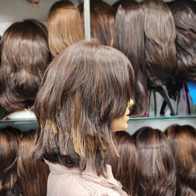 פאה קצרה  יד שניה מחודשת קאסטם שיער טבעי במצב טוב שמורה #פאה קצרה  יד שניה מחודשת קאסטם שיער טבעי במצב טוב שמורה #2307