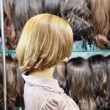 פאה קצרה יד שניה מחודשת קאסטם שיער טבעי במצב טוב שמורה #1430