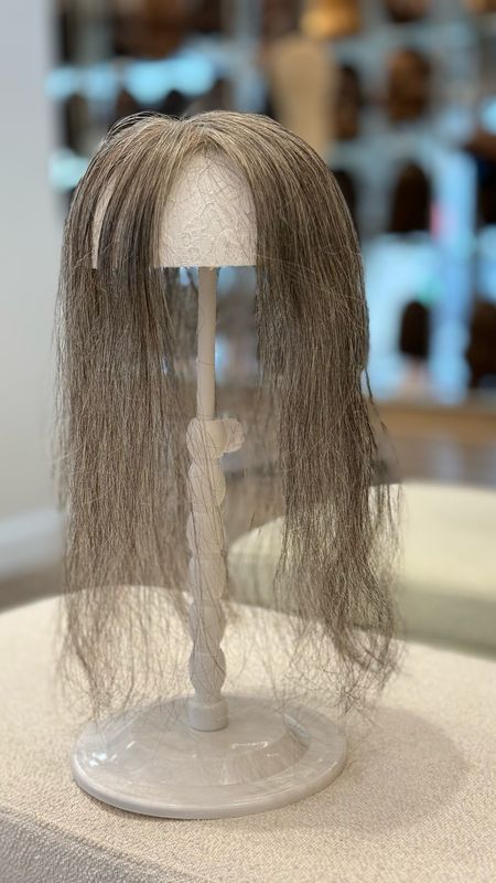 100% שיער פרימיום טבעי ולא מעובד – נראה ומרגיש בדיוק כמו שיער טבעי! ✔ קל משקל ונוח להנחה – קליפסים