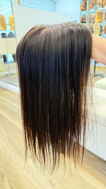 100% שיער פרימיום טבעי ולא מעובד – נראה ומרגיש בדיוק כמו שיער טבעי! ✔ קל משקל ונוח להנחה – קליפסים