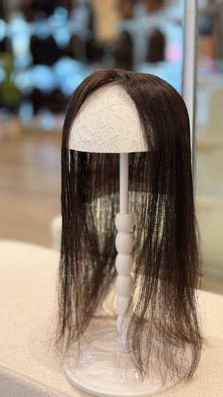 100% שיער פרימיום טבעי ולא מעובד – נראה ומרגיש בדיוק כמו שיער טבעי! ✔ קל משקל ונוח להנחה – קליפסים
