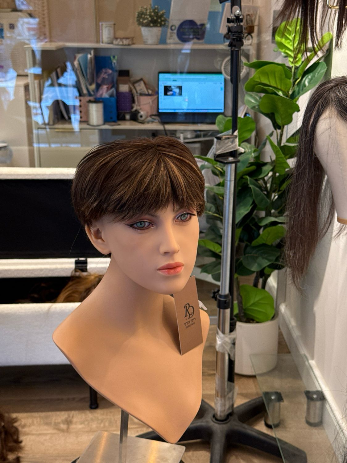 פאה קצרה קצוצה טבעית מעוצבת #3568R