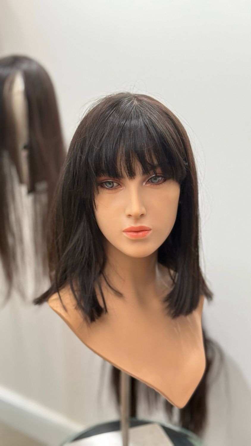 פאה חדשה טבעית קאסטם צבע שחור עם פוני בובה  מעוצבת עד הכתפיים #3601