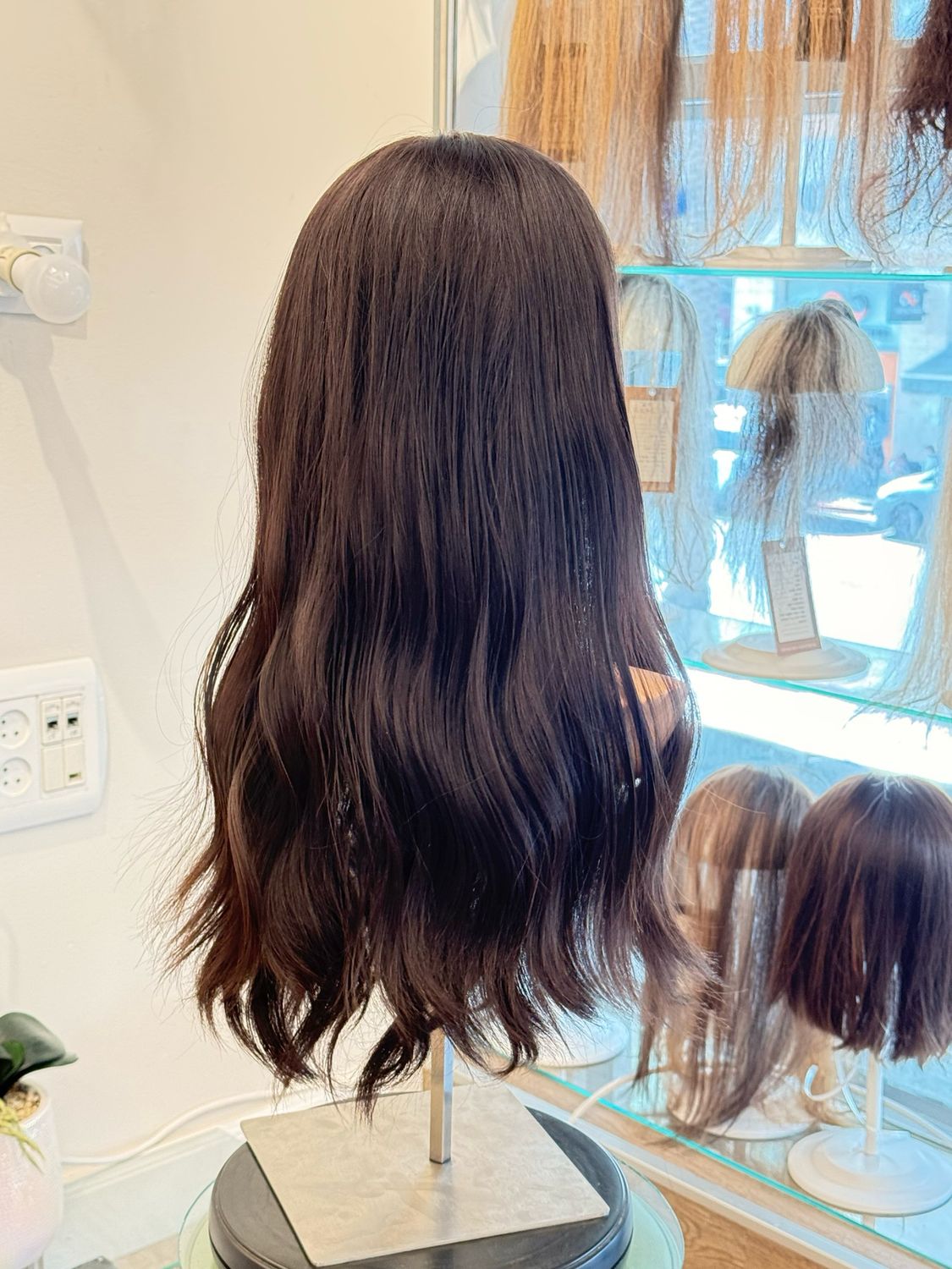 פאה  טופ לייס ארוכה טבעית ,מחודשת יד שניה ,צבע חום כהה#3612 R