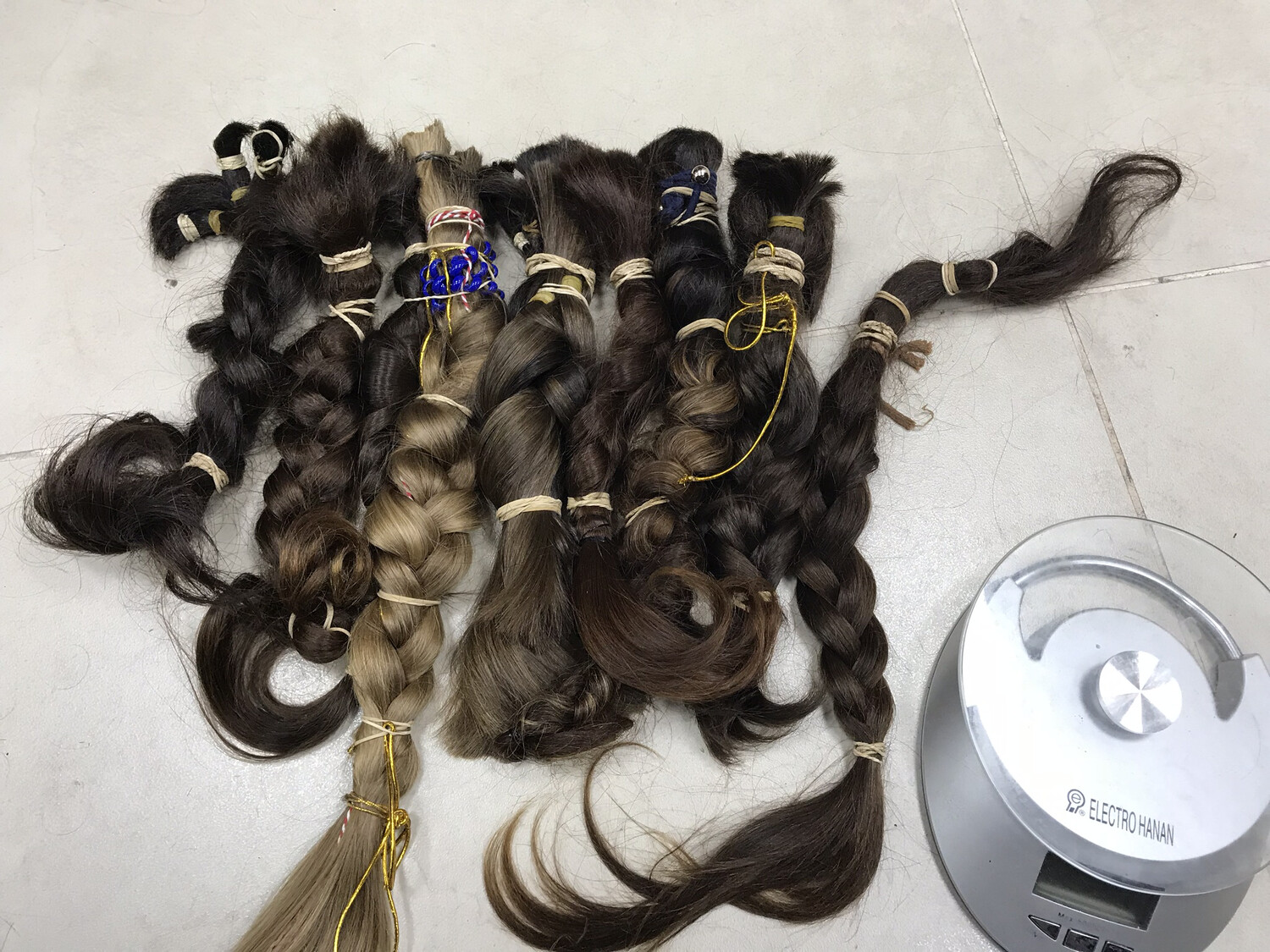 מיני קורס דיגיטלי: בחירה, קנייה וגזירה של שיער לפאות