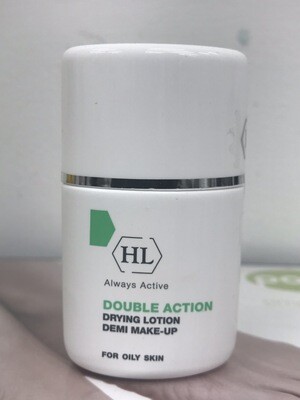 בקבוקון HL Double Action Drying Lotion Demi Make-Up לעור שמן, מוחזק על כף יד