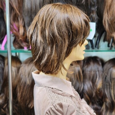 Perruque d’occasion rénovée en cheveux naturels – courte avec frange #1972