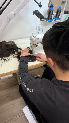 קורס דיגיטלי: תפירת טרסים (צמידי שיער) לפאות ולתוספות