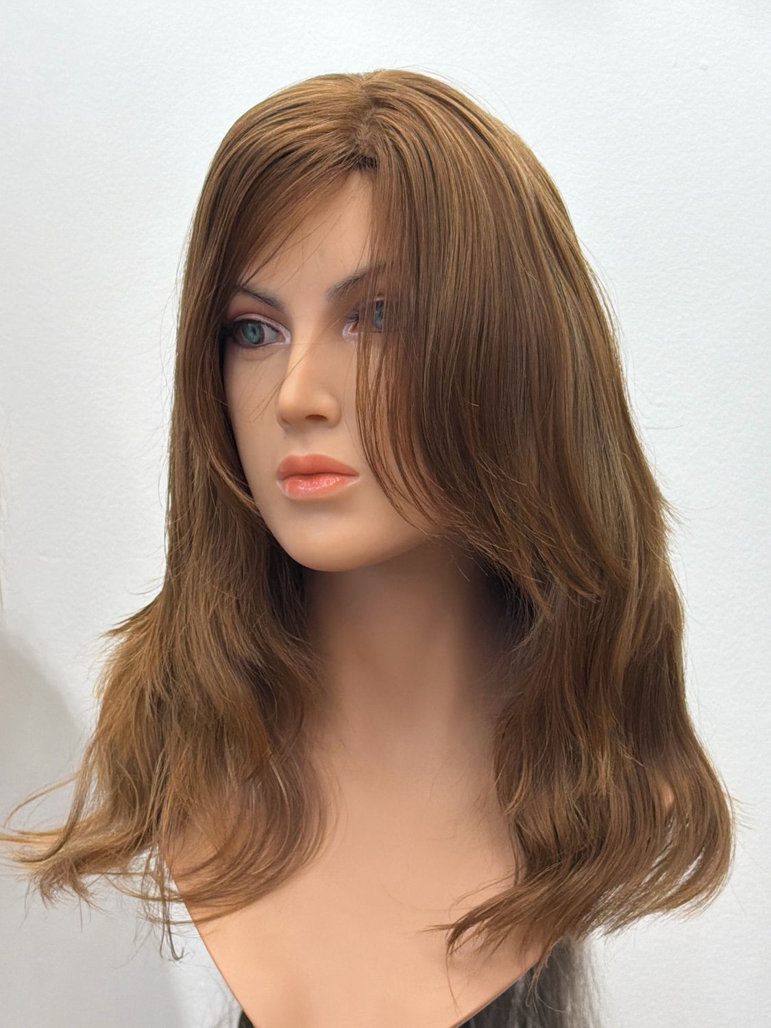 פאה טבעית מחודשת ארוכה יד שניה מעוצבת #3658