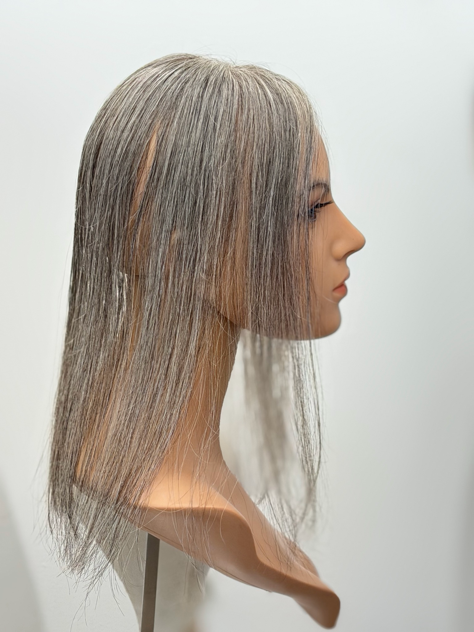 טופר שיער טבעי מונולייס  אפור טבעי עם גוונים | אורך 42 ס״מ #25