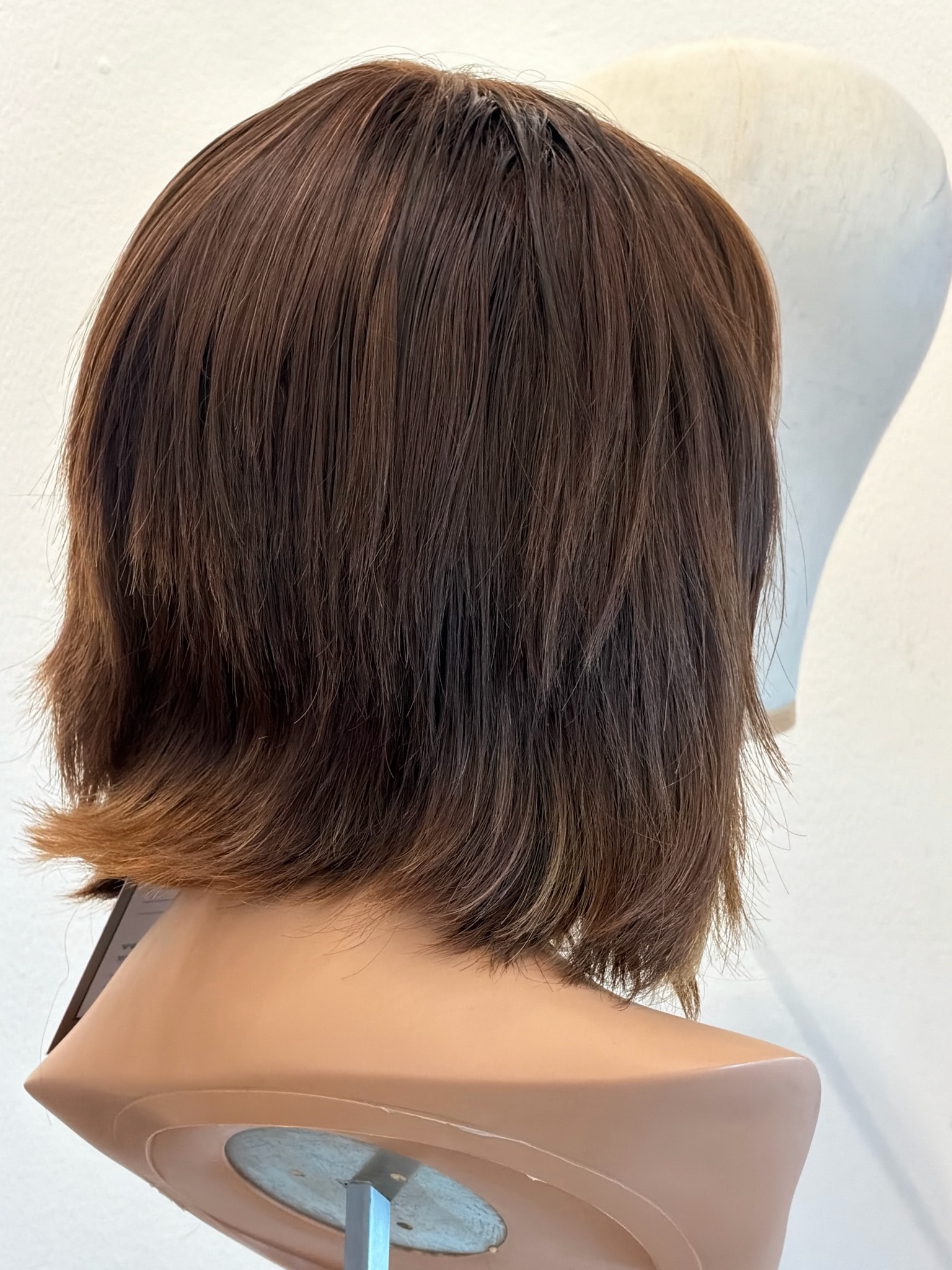 פאה מחודשת יד שניה שיער טבעי מעוצבת עם פוני צבע חום #3670#R