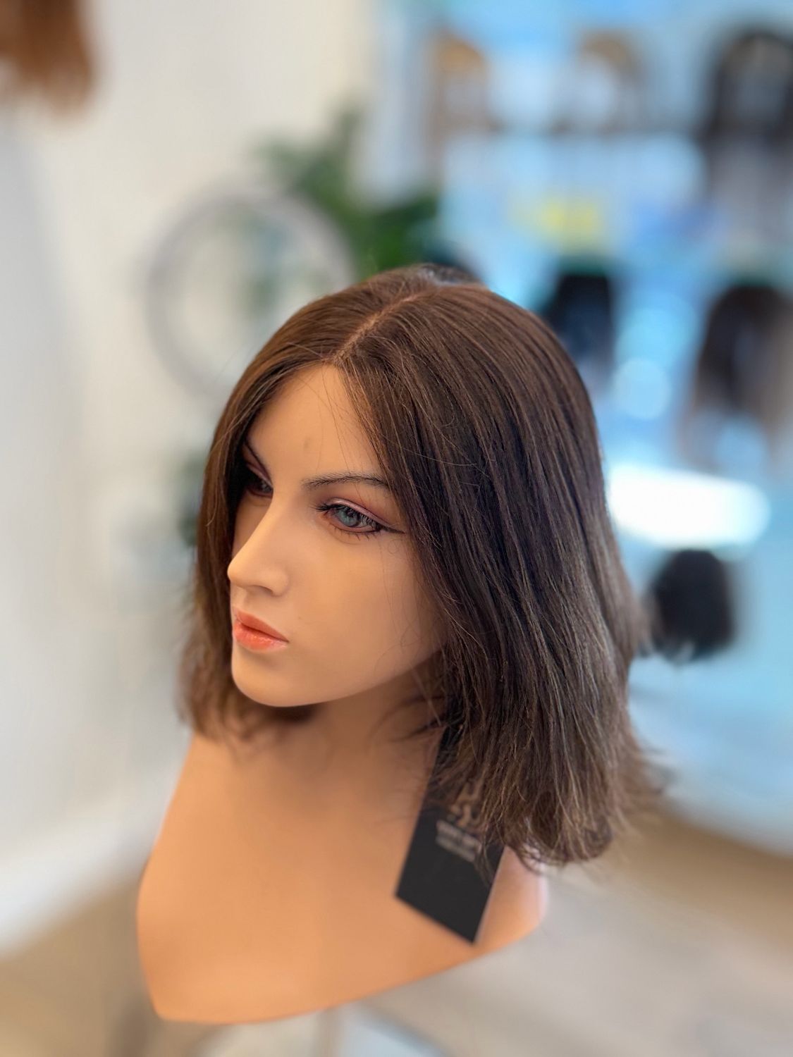פאה טופ לייס מחודשת יד שניה כחדשה צבע חום עד בכתפיים,שיער גלי # 3692