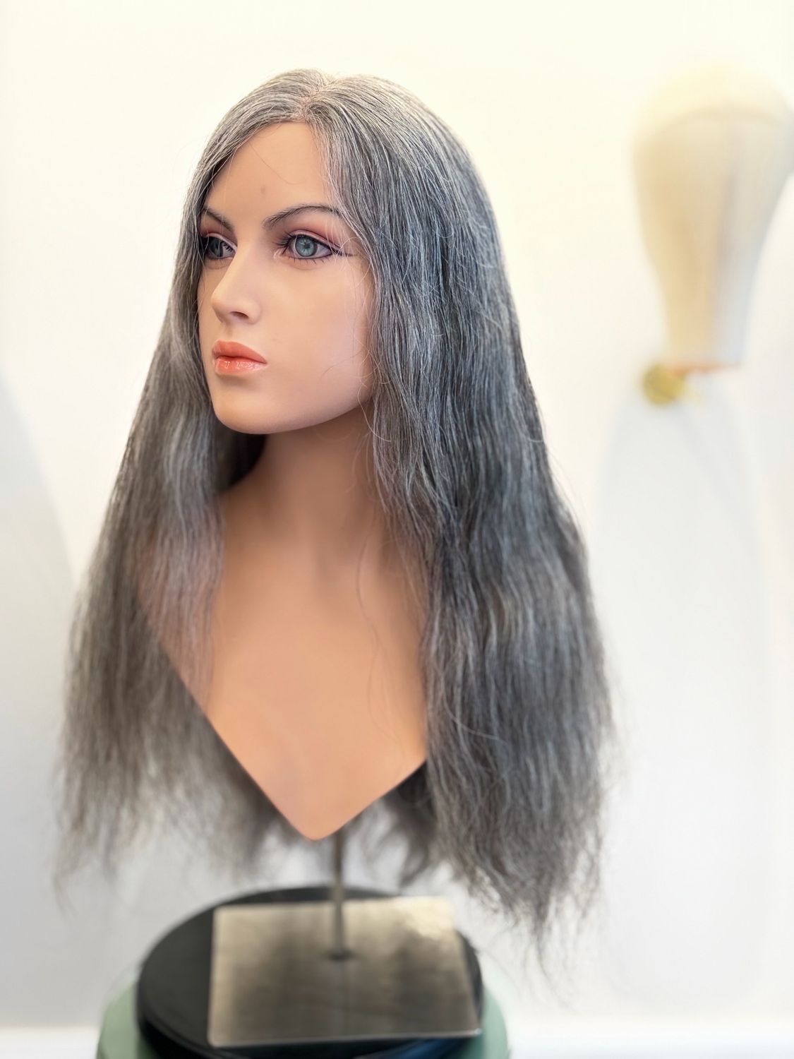 #405#R/N, TOP LACE | שיער וייטנאמי טבעי | Virgin Hair | ללא צביעה | צבע אפור טבעי | אורך 63 ס”מ | מידה Medium | צפיפות טבעית | חדש.