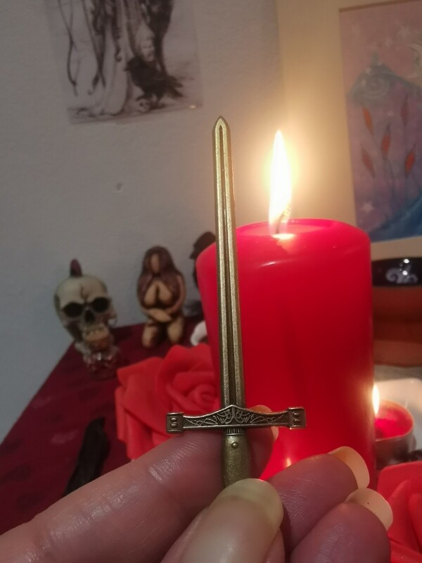Espada ritualizada de la Morrigan