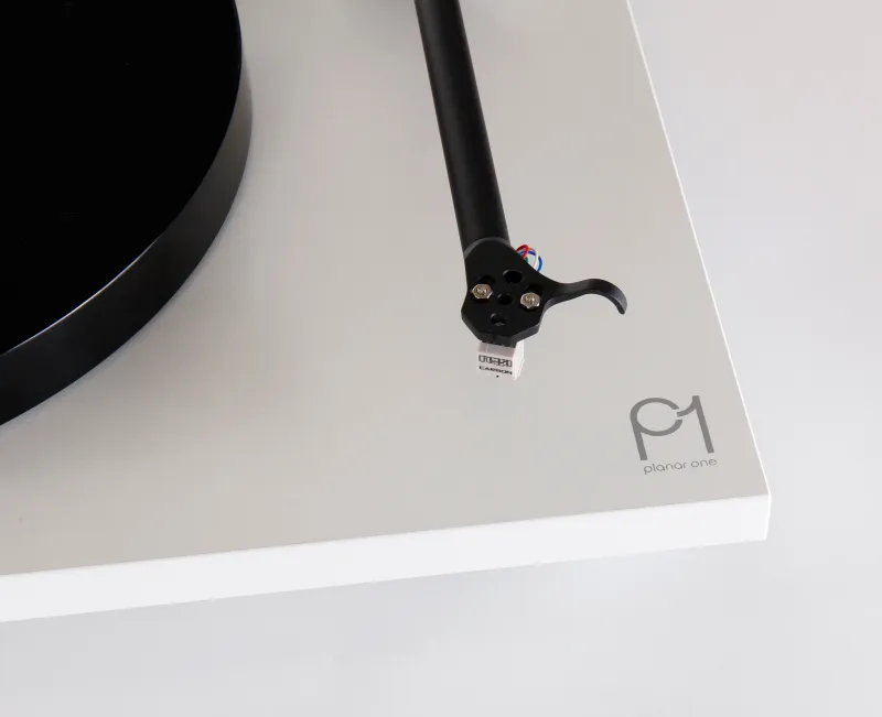 Rega Planar 1 – Platespiller med Rega Carbon MM-pickup