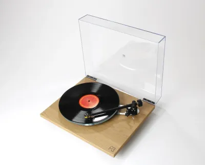 Rega Planar 3 Special Edition Oak – Premium platespiller med Exact MM-pickup